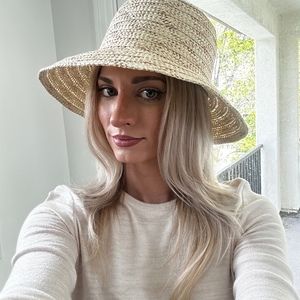 Meet your Posher, Posh